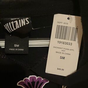Villains NWT Poisoned Apple Hoodie with Chain pull strings